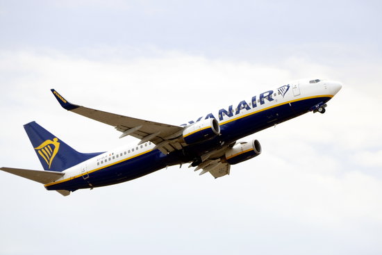 A Ryanair plane takes off from Reus airport on December 14 2017 (by Roger Segura)